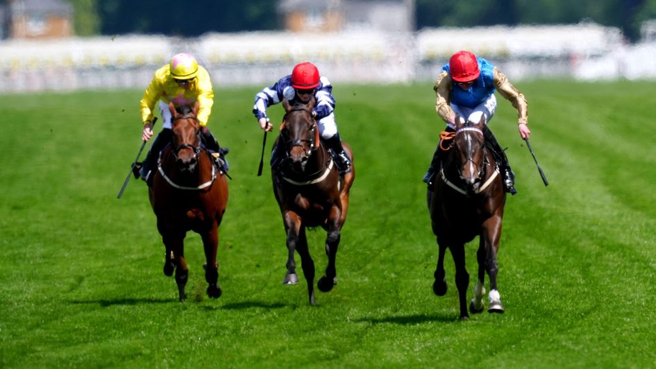 Leovanni (right) wins the Queen Mary